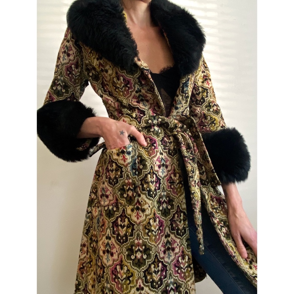 Private Collection: Vintage Tapestry Coat. Small - Picture 2 of 9